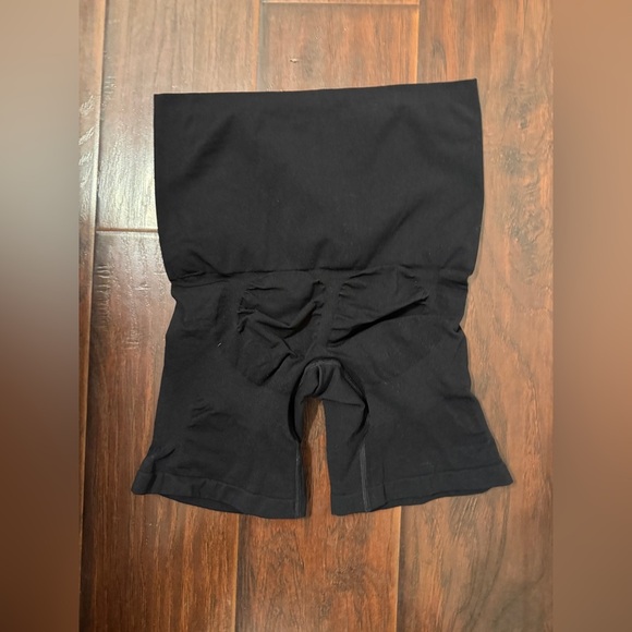 Fabletics Nearly Naked Shapewear Ultra High Waist Booty Lift Short Sz 1x/2x - Picture 7 of 8